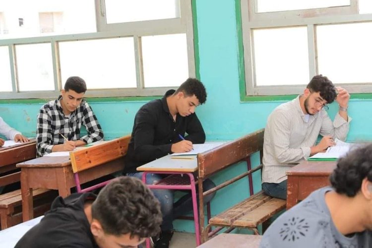 طلاب الثانوية العامة يؤدون اليوم امتحان مادة الجيولوجيا وعلم النفس والتفاضل والتكامل