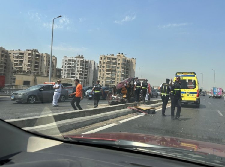 حادث تصادم بين سيارتين على الطريق الدائري يؤثر على الحركة المرورية